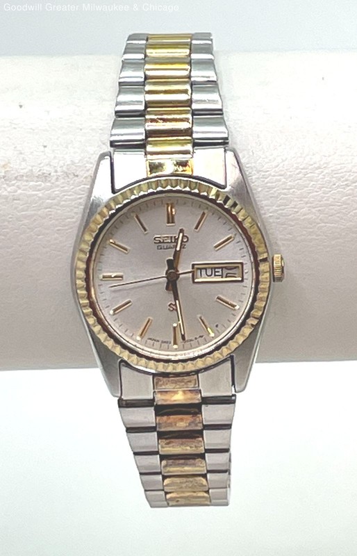 VNTG Seiko Quartz Two-Tone Stainless Steel Wristwatch 32.9g