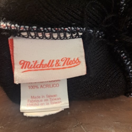 Mitchell and Ness Chicago Bulls Pom Beanie Graphic Bulls Used #667H - Picture 7 of 7