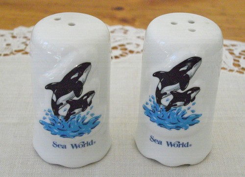 Salero y pimentero de recuerdo de cerámica Sea World Whale ~ - Imagen 2 de 6