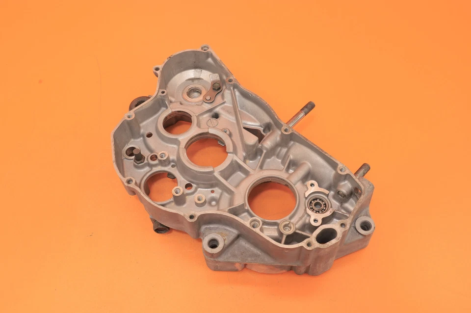 2001 01-02 RM250 RM 250 原始设备制造商右曲轴箱发动机底端卡特块半 — 第 2/4 张图片