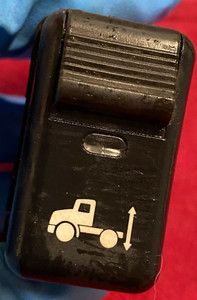 VOLVO OEM AIR SUSPENSION DUMP SWITCH, 20470603