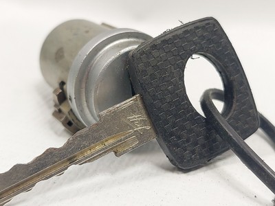 MERCEDES BENZ a 1164620279 Ignition Lock & Tumbler R107 W116 for 
