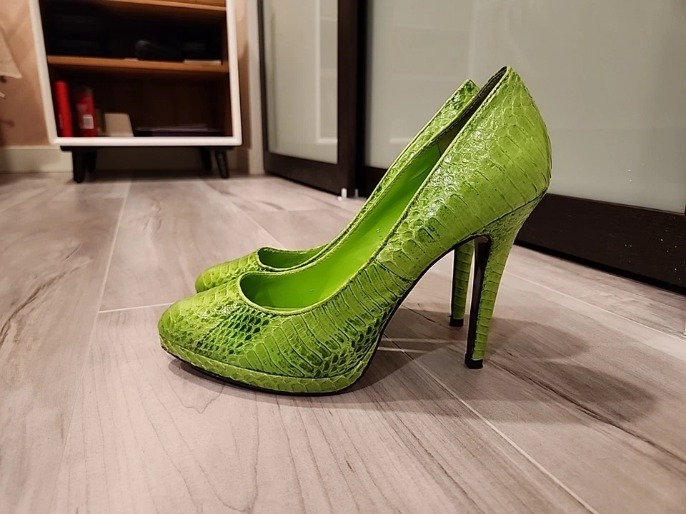 Sapatos de salto agulha Ralph Lauren feminino couro verde pele de cobra Kailee tamanho 8B - Imagem 2 de 4