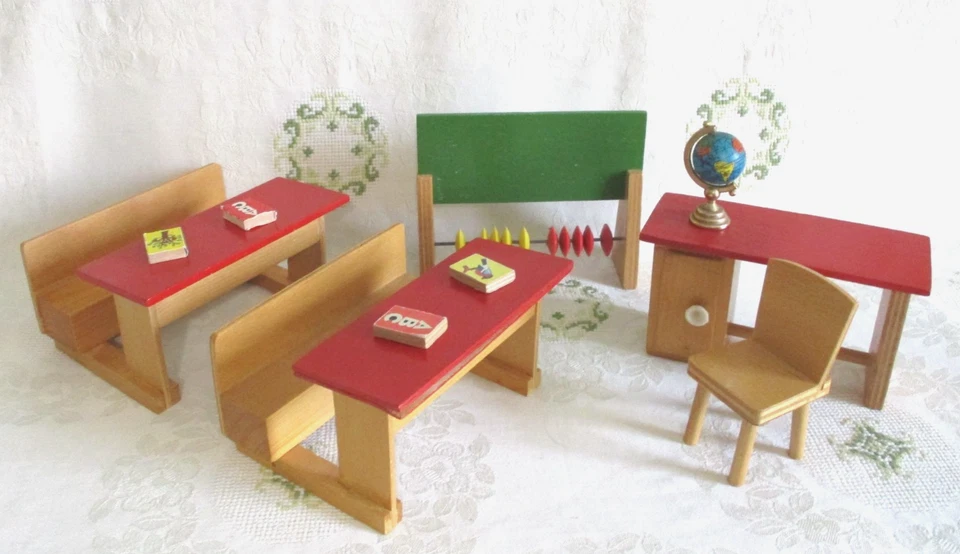 Puppenhaus Puppenschule Siso 5tlg. Möbel Tafel Pult vintage Holz + Zubehör 1:10 - Bild 2 von 4