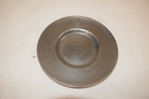 Ancienne assiette à armoiries en étain décoration murale Made in Italy 6" - Photo 1/4