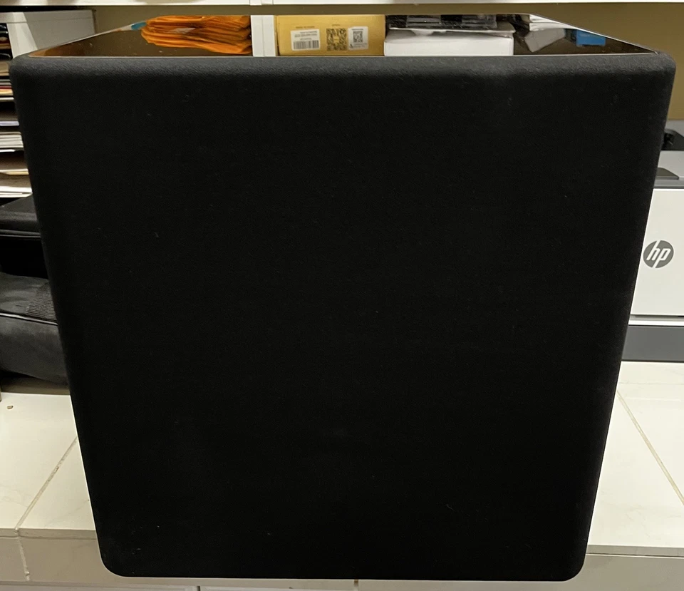 SUBWOOFER DE ALIMENTACIÓN KEF KUBE 12B 12" 300W CON CABLE DE ALIMENTACIÓN | KUBE12B | NEGRO  Foto 2 de 4