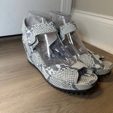 Pedro Garcia Snakeskin Wedge Sandals Adjustable Ankle Strap Platform Shoe size 8