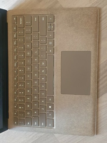 Microsoft Surface Laptop - Intel core i5 7th Gen - 256GB SSD - 8GB RAM - Win 10 - Picture 9 of 10