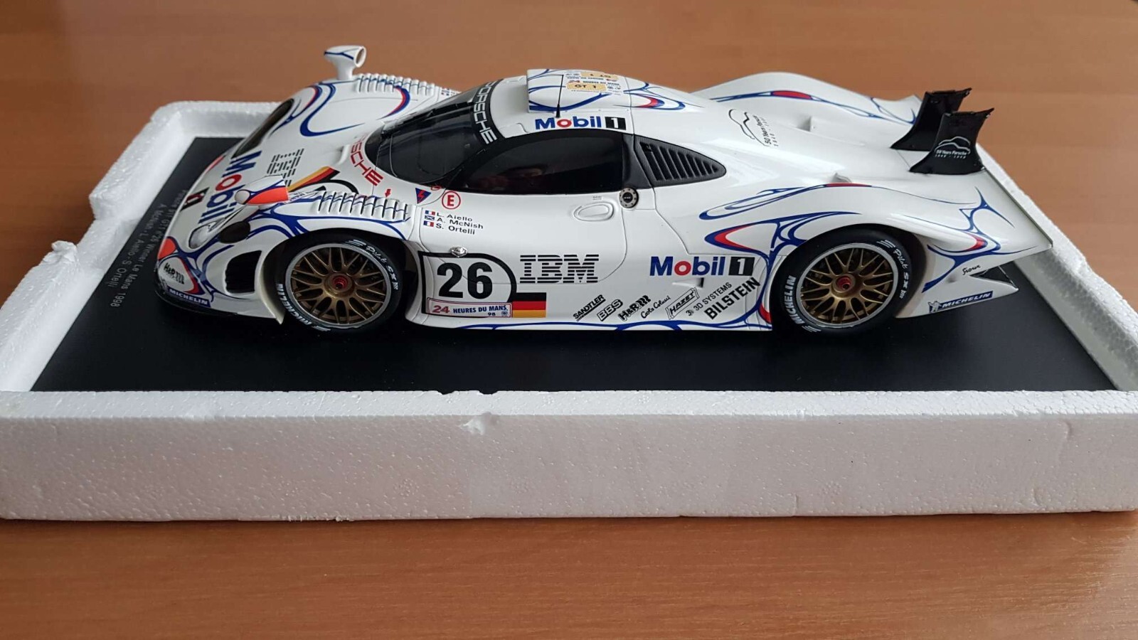 スパーク　1/18 Porsche 911 GT1 #26 Winner 24h スパーク 1/18 Porsche 911 GT1 #26 Winner 24h 1:18 1998 24 Hours of Le