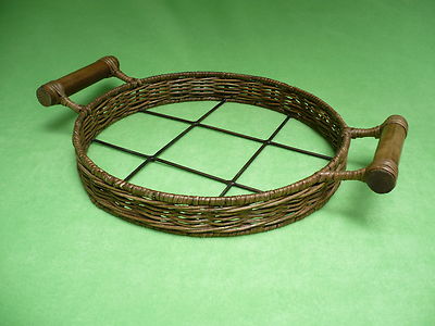 Vintage WICKER w/ wood handles casserole hot dish carrier/holder. Copper bottom 