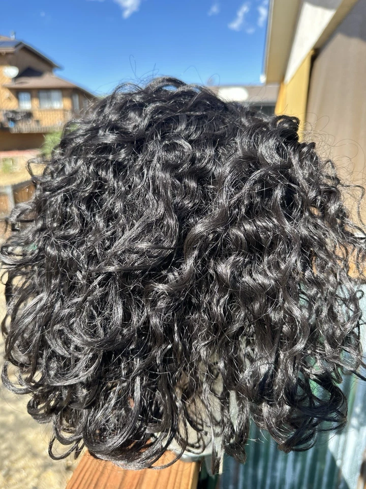 Peluca bob sintética rizada negra frente de encaje Foto 2 de 4