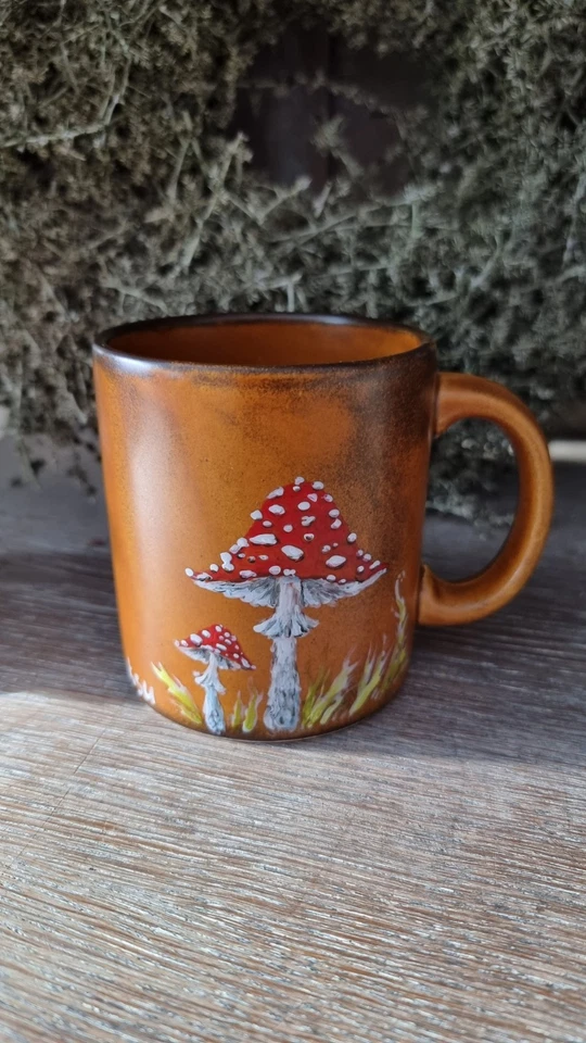 Keramik Tasse Becher Braun Fliegenpilzen Handbemalt Unikat - Bild 2 von 4