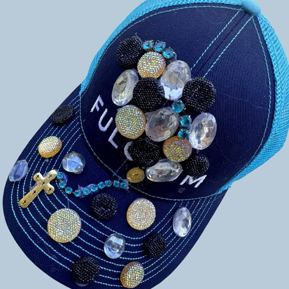 Gorra de béisbol de camionero reutilizable joyería chatarra única en su clase sombrero reciclado hecho a mano Foto 2 de 4