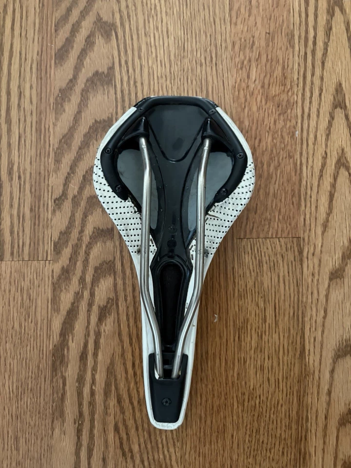 SILLÍN GIANT VELO - ASIENTO BICICLETA - BLANCO/NEGRO - USADO Foto 2 de 2