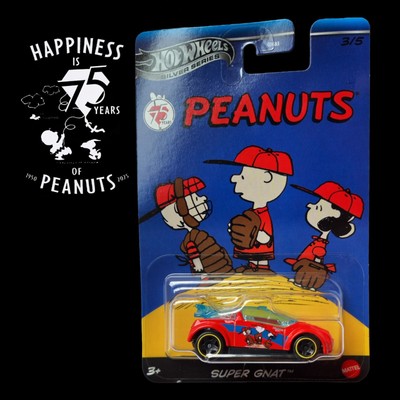SUPER GNAT Peanuts  75th Anniversary 3/5 JCB84 Hot Wheels SILVER SERIES 1:64 NEW