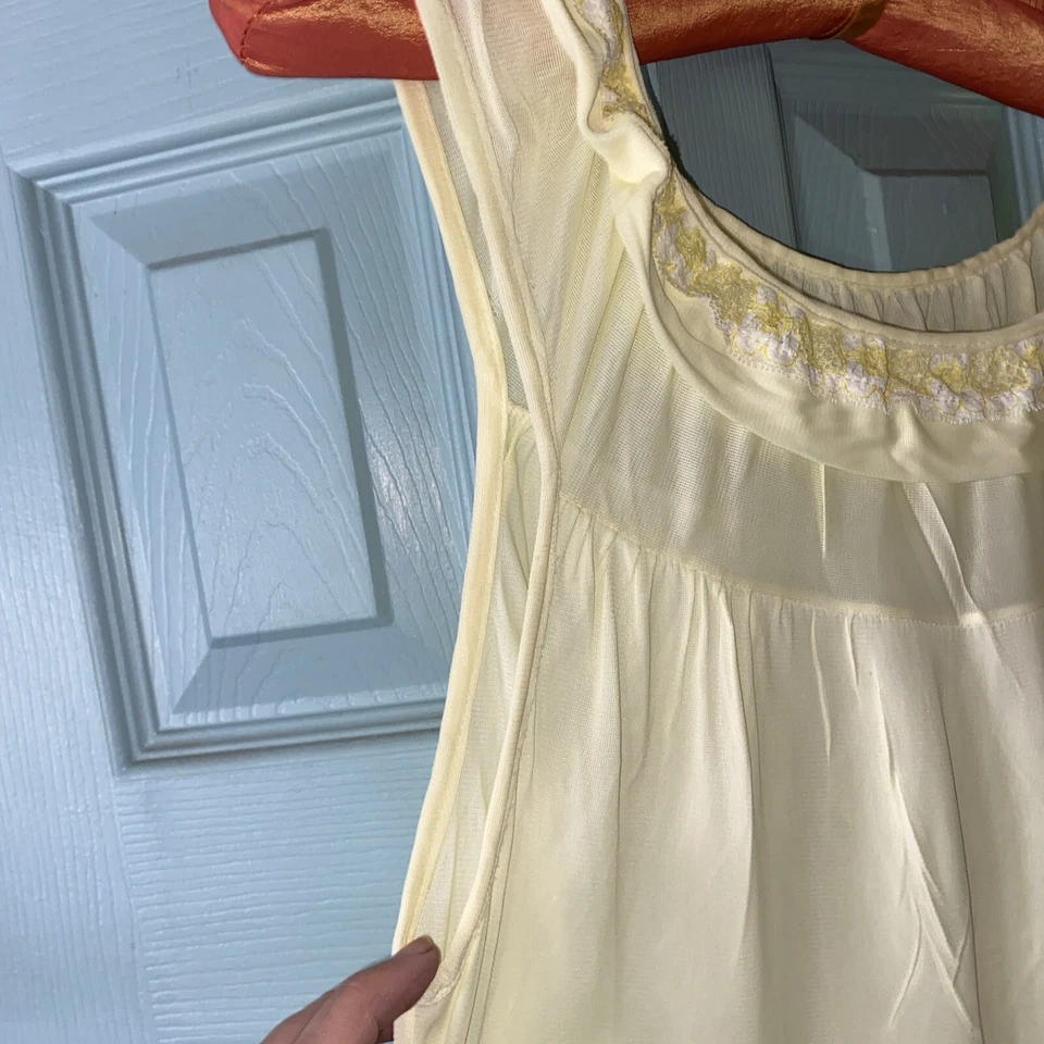 Camisón amarillo vintage años 60 70 nailon transparente blanco encaje ribete mediano Foto 2 de 4