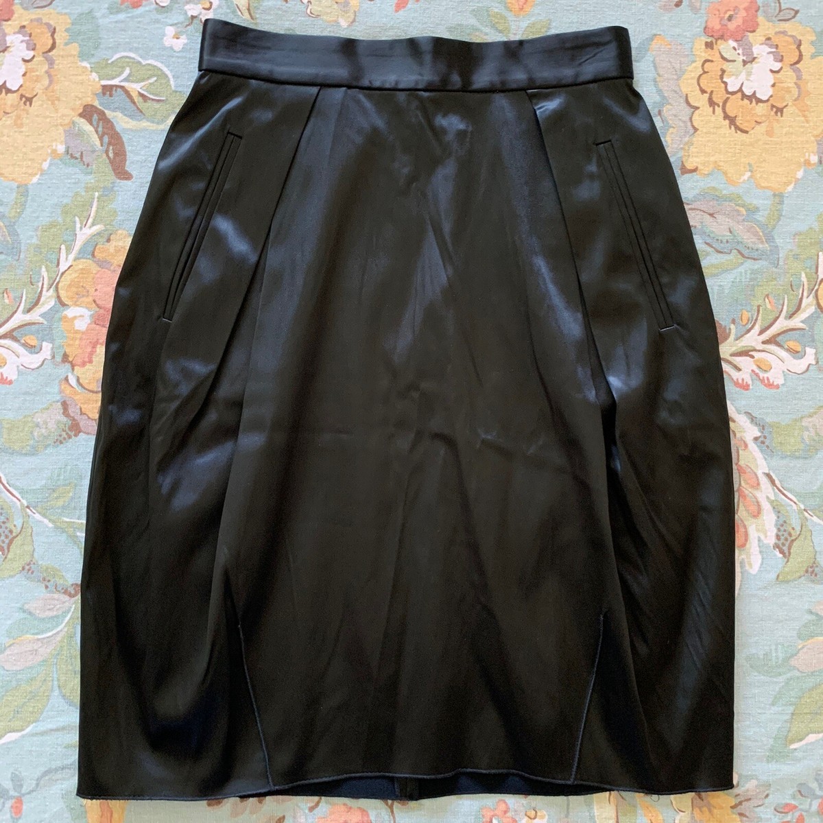 【送料&関税込】Dolce & Gabbana Black Satin Skirt Dolce & Gabbana Satin Midi Skirt | Black | FARFETCH