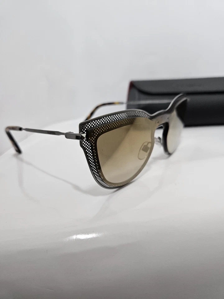 Valentino VA 2018 3005/6E Gunmetal Brown Gradient Sunglasses  - Image 2 of 4