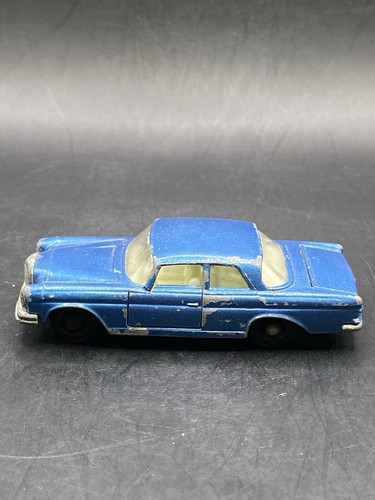 Matchbox Lesney 46C Mercedes Benz 300SE 1968 - Blue Vintage Toy - Picture 6 of 8
