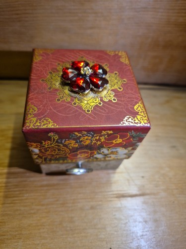 Vintage Punch Studio Triple Milled Luxury Rose Soap Music Box, Red with Jewel - Picture 2 of 16