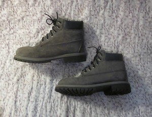 dr marten aunt sally zip