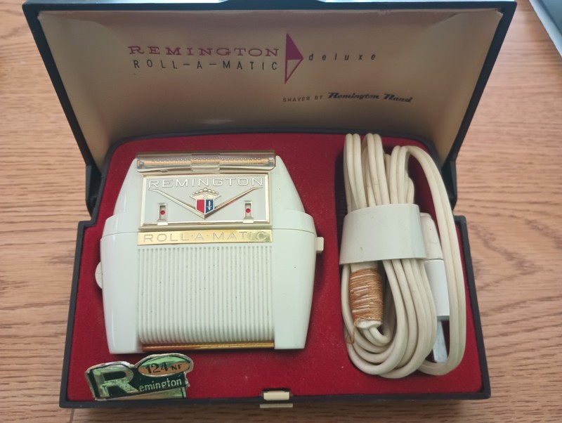 REMINGTON SHAVER - VINTAGE 1960'S COLLECTIBLE