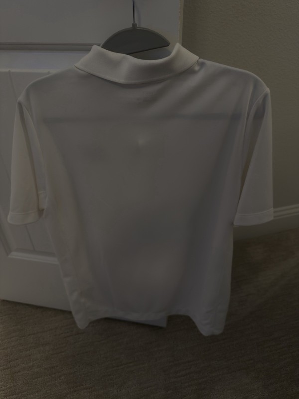 Under Armour Men’s Golf Shirt Large. Logo On Sleeve.