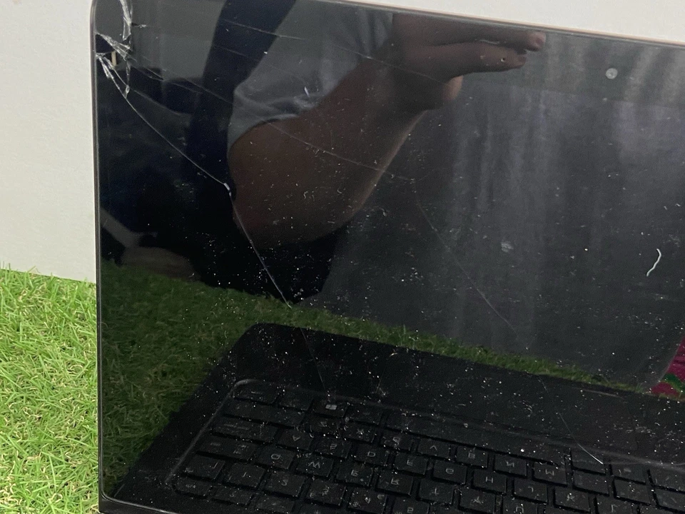 HP Spectre 13.3 Laptop Laptop Faulty - Image 2 of 4