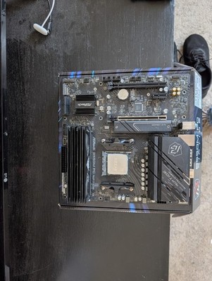 AMD Ryzen 7 5800X + ASRock B550M PG Riptide + 32GB DDR4 3000 + 2TB Gen4 NVMe