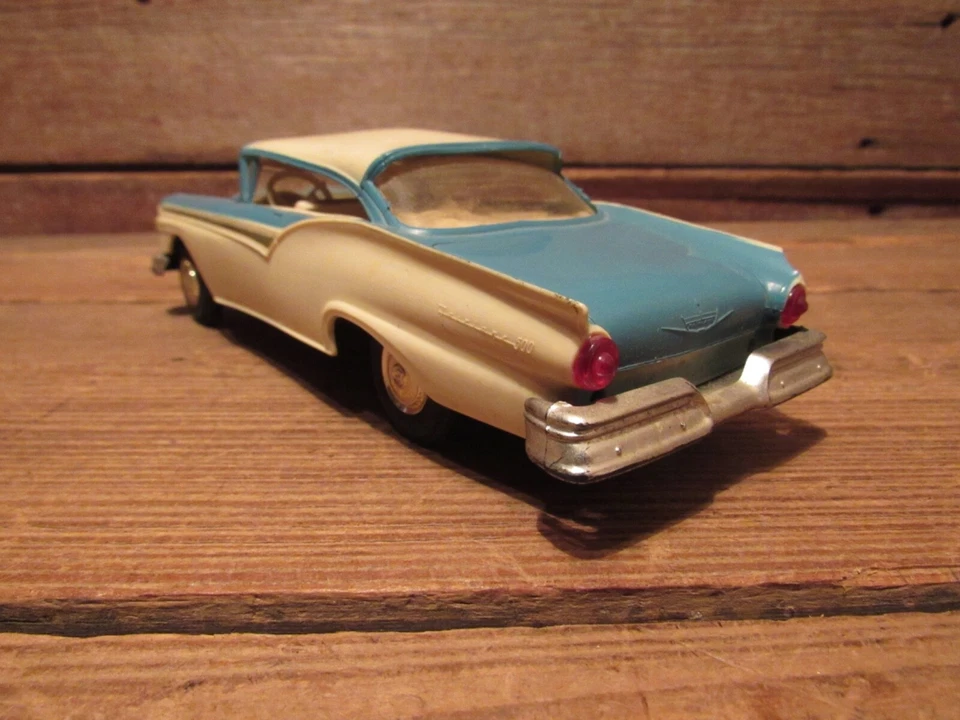 Vintage AMT 1957 Ford Fairlane 500 Promo Plastic Model Car - Junkyard Parts! - Image 4 of 4
