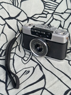 Vintage Olympus Pen EE 3(RARE!) Camera Antique Mechanical Works Great! Vtg