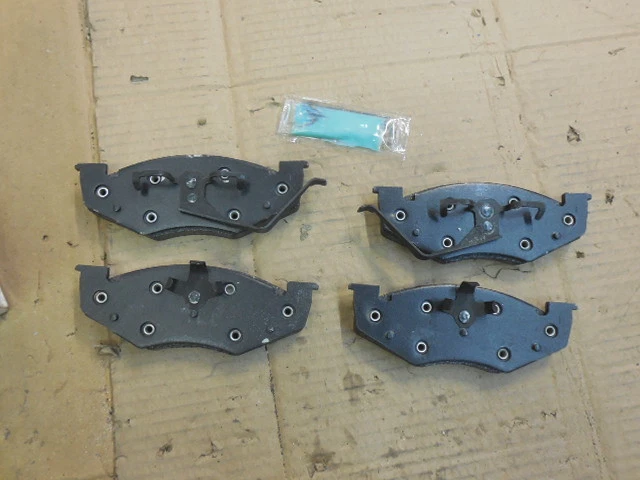 Pastillas de freno de disco semi metálicas delanteras 88 para Plymouth Grand Voyager 65-367 BP-65 Foto 2 de 3