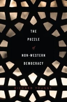 Richard Youngs The Puzzle of Non-Western Democracy (Taschenbuch)