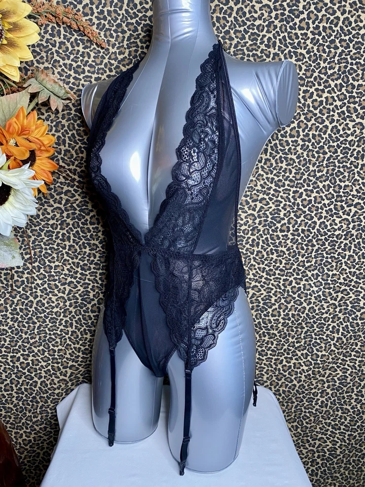 Peluche halter de encaje elástico y malla Shirley of Hollywood | GRANDE | Foto 3 de 4