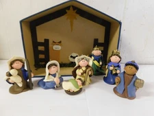 Nativity Dough Set 7 pc NEW with Manger Display Box