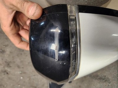 Passenger Side View Mirror Turn Signal Opt DL3 Fits 15-20 ESCALADE 2125666