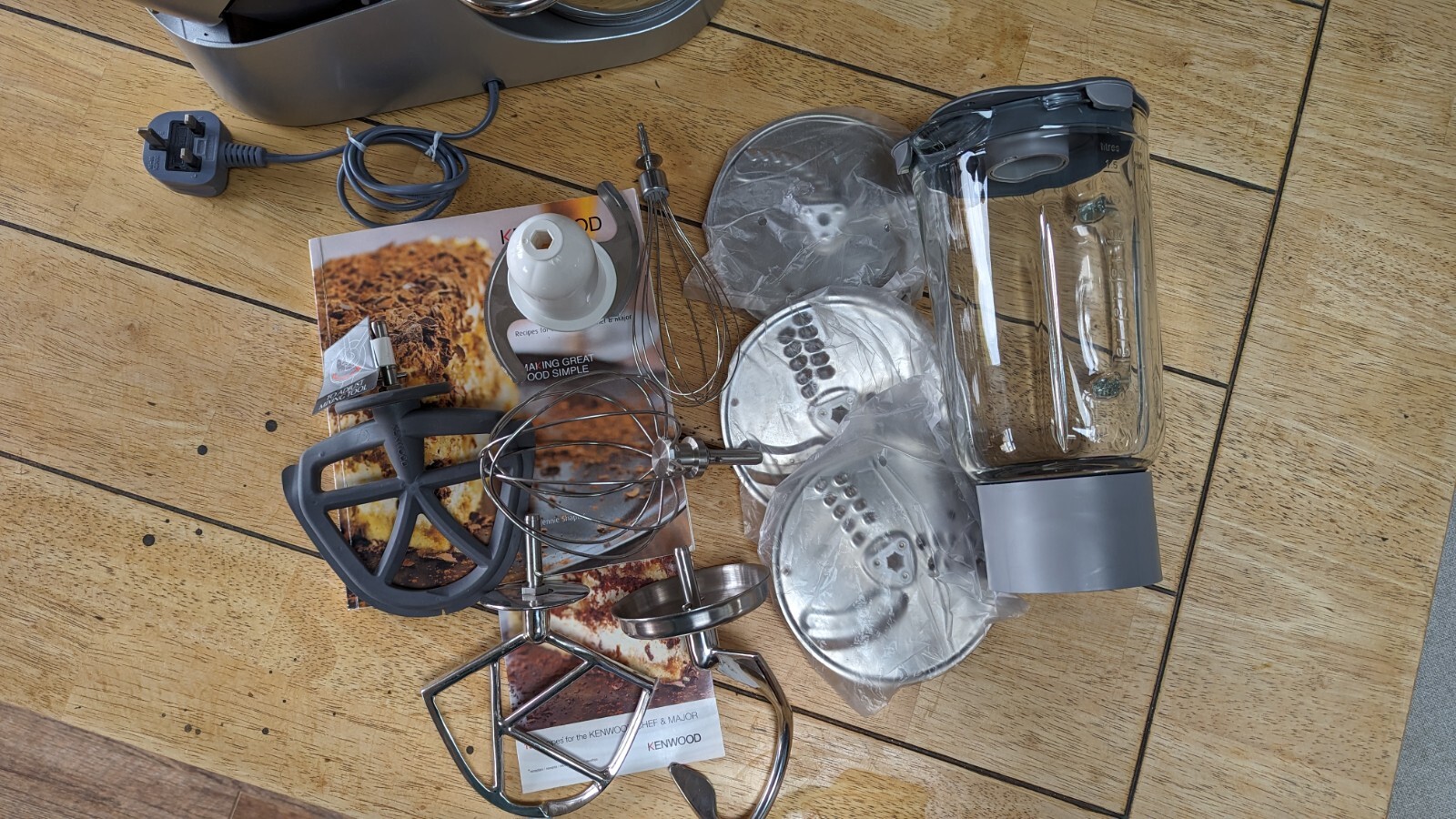 Kenwood Chef Titanium KM010 1400 Watt, Titanium with lots of