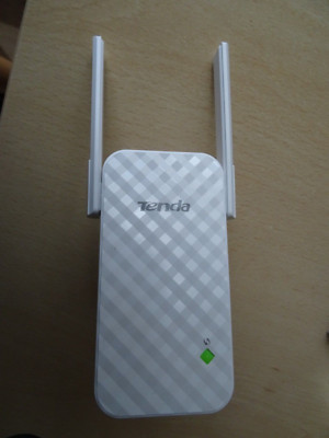 Tenda A9 N300 Universal WLAN Verstärker Repeater mit zwei Antennen 300 MBit/s