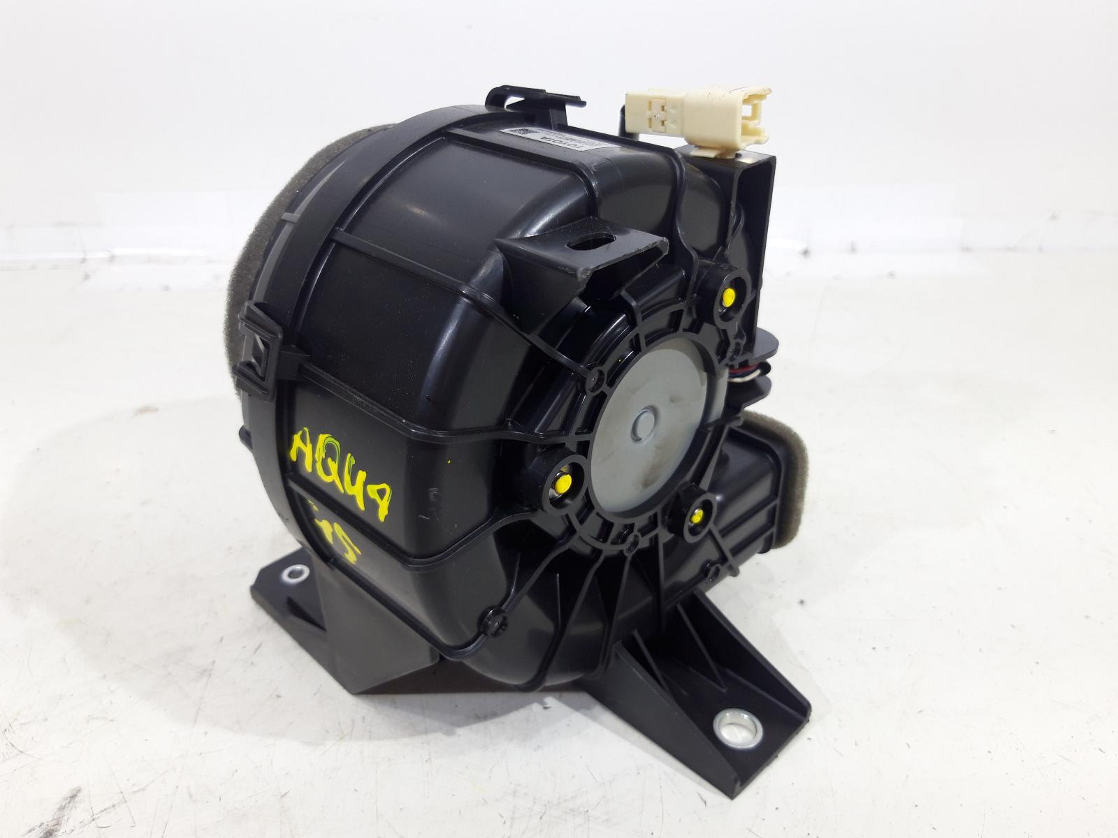 Original 2015 Toyota Aqua Batería Ventilador de Refrigeración G9230 52010