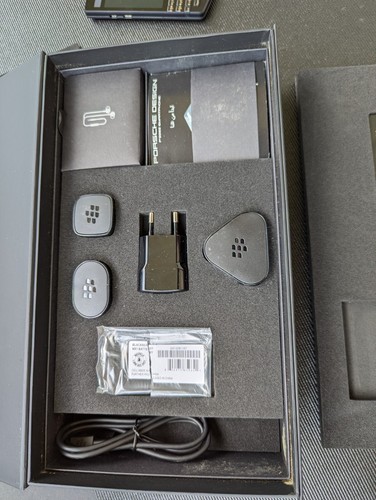 Blackberry Porsche Design P9983 - 64 Go - Granit (débloqué) - Photo 6 sur 9