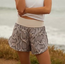 VARLEY Derby Shorts Alabaster Python Size Small