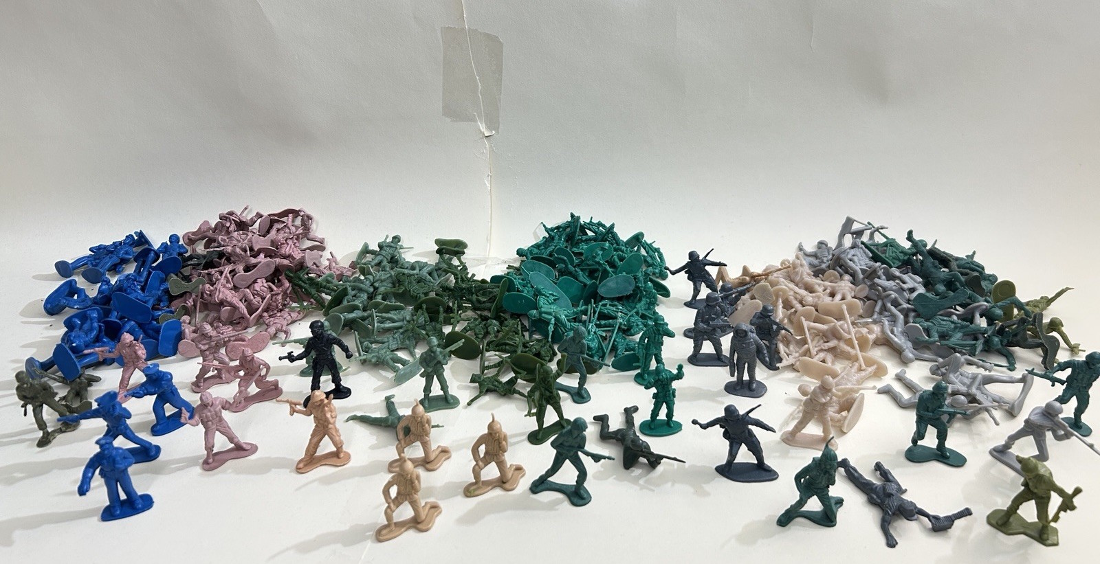 Lot 200 Army Men Toy Soldiers Plastic 132 Scale Pink Blue Green Tan 