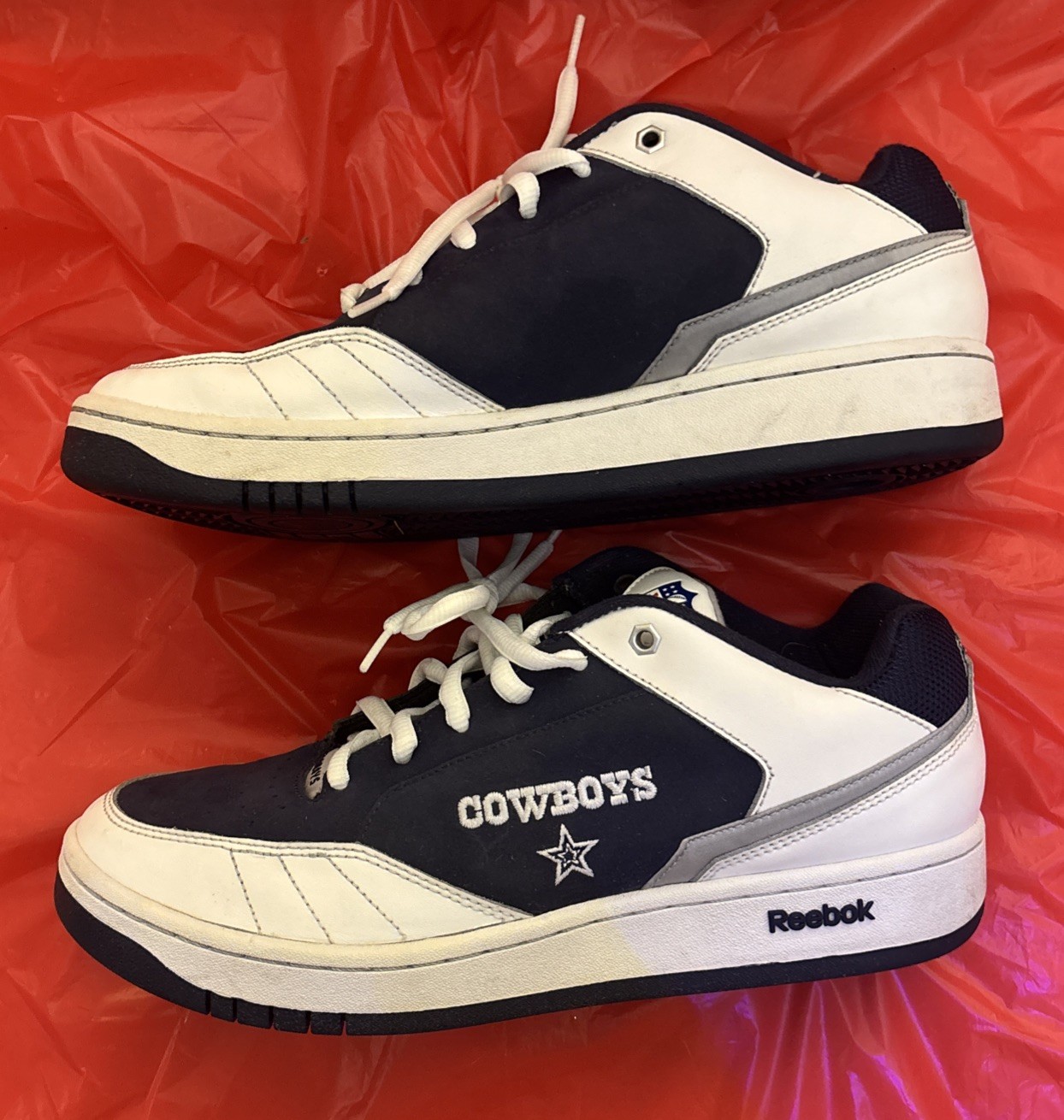 NFL Dallas Cowboys Leather Sneakers Mens Blue and White Reebok  Size 10. thumbnail 6