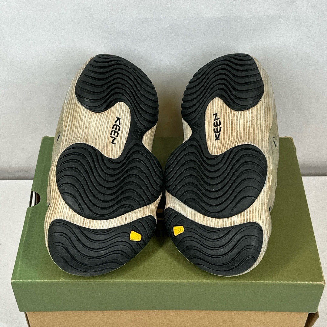 Zoccolo KEEN Yogui Artsfull da uomo taglia 7 plaza tortora leggero slip on 1022261