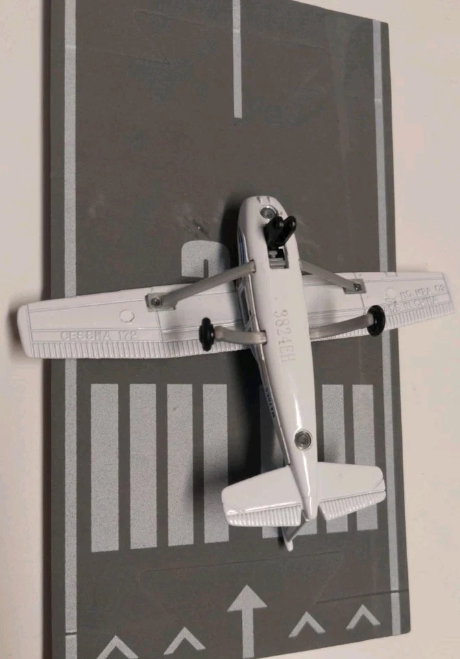 Runway 24 Diecast Collectible Cessna 172 with Runway Section– Blue/White Openbox - Image 4 of 4