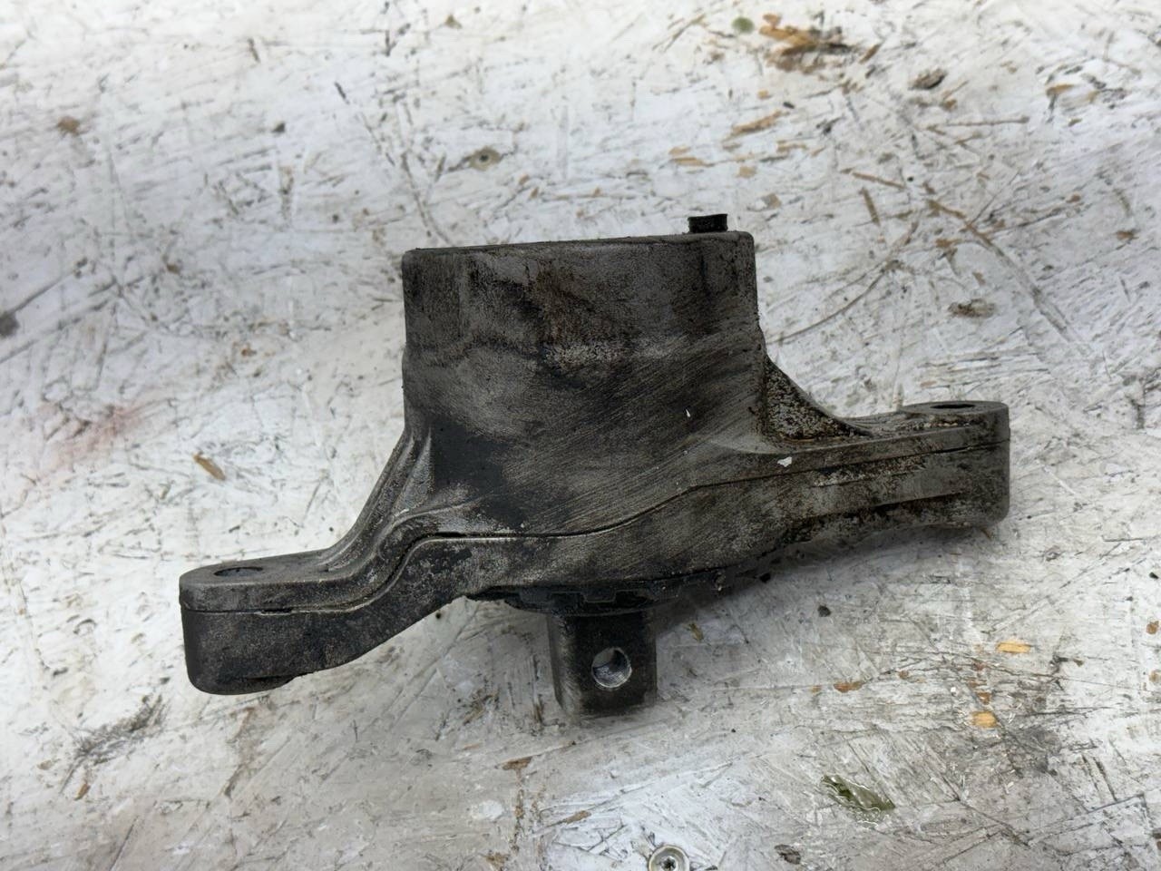 2014 - 2020 MASERATI GHIBLI 3.0L ENGINE MOTOR LEFT MOUNT SUPPORT BRACKET 80k Mil