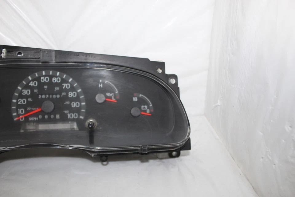Cuadro de instrumentos velocímetro 99 medidores Ford E250/E350/E450SD 267.150 millas Foto 3 de 4