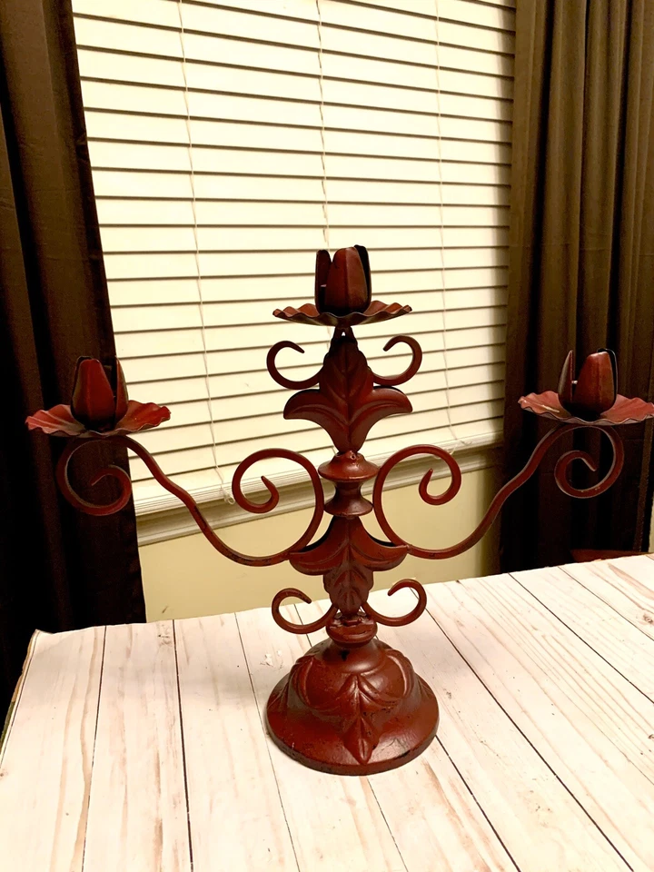Hermoso candelabro de mesa de 3 brazos de hierro forjado rojo campo francés Foto 2 de 4