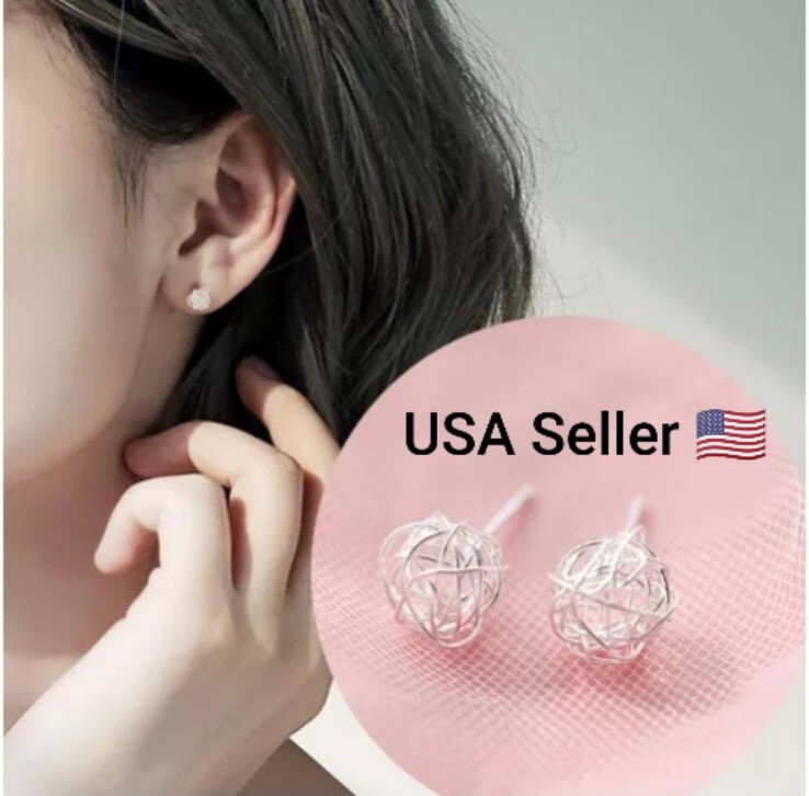 Fashionable Silver Hollow Skein Stud Earrings for Women-image