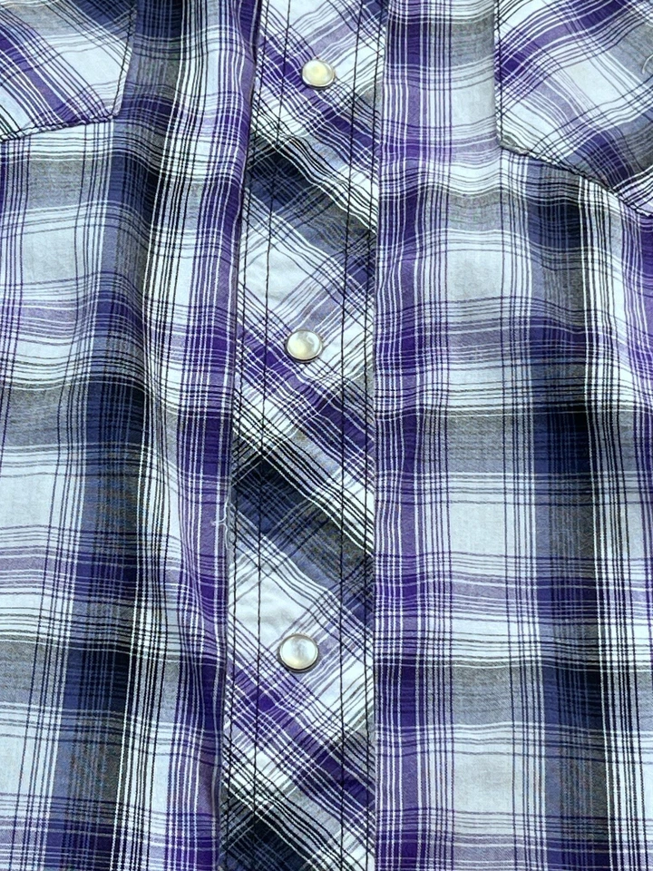 Camisa Wrangler Western para hombre mediana   Cuadros púrpura/gris. Botones a presión de perlas. Foto 4 de 4